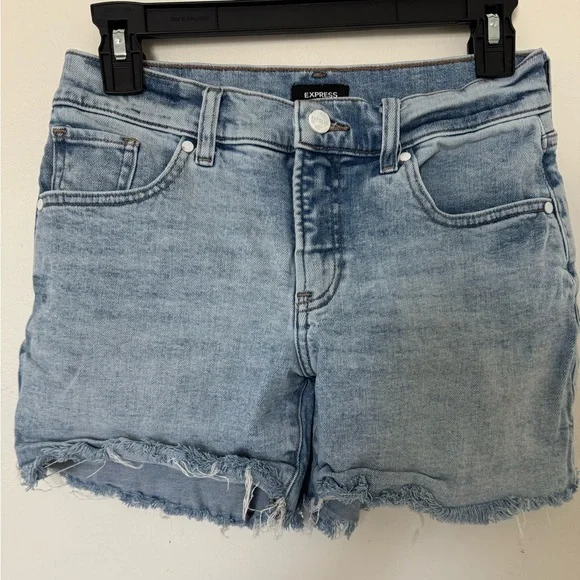 Express Women's Shorts - Picture 2 of 6